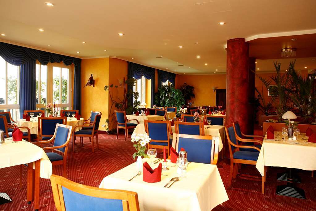 Park Hotel Fasanerie Neustrelitz Restoran fotoğraf